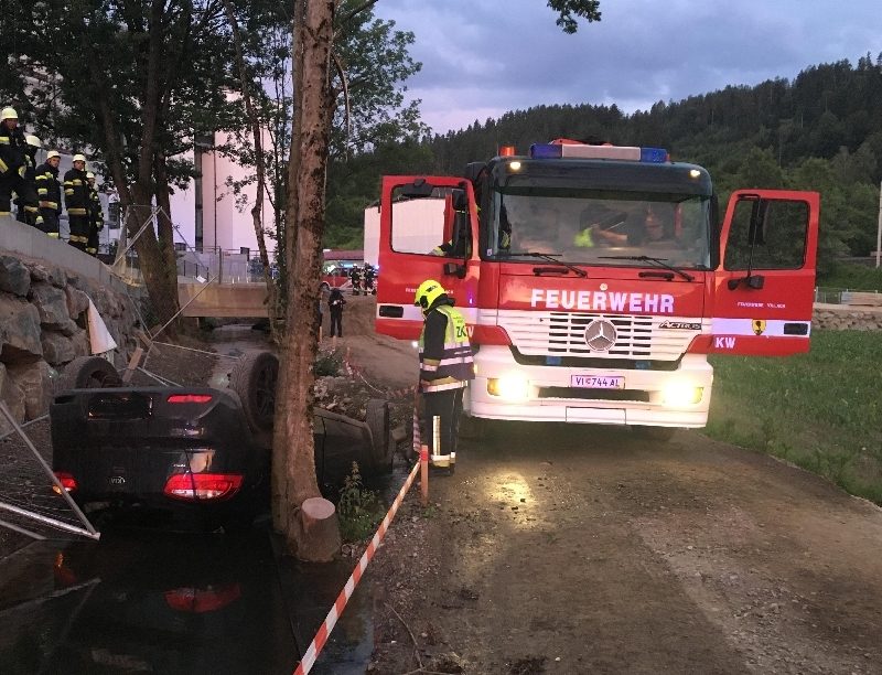 PKW rollt selbständig in Seebach (Bild 1)